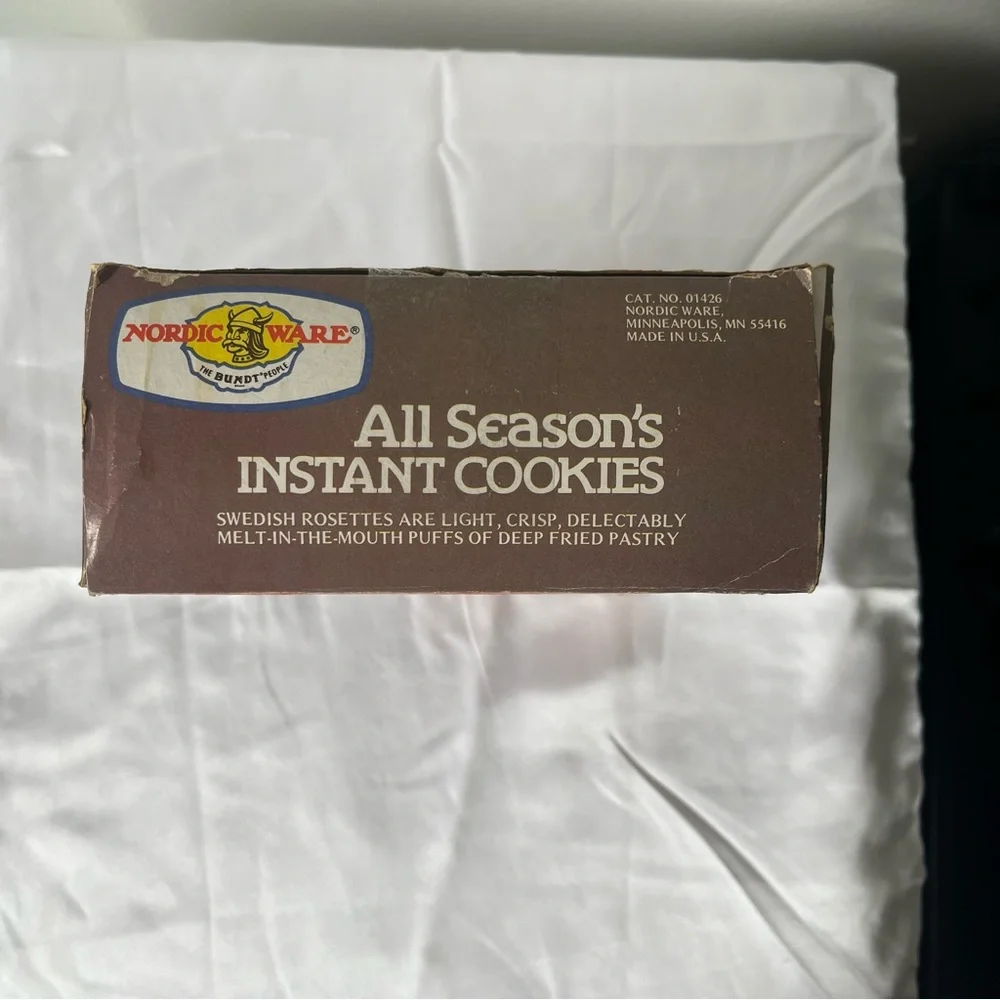 Vintage: Nordic Ware • All Seasons Instant‎ Cookies